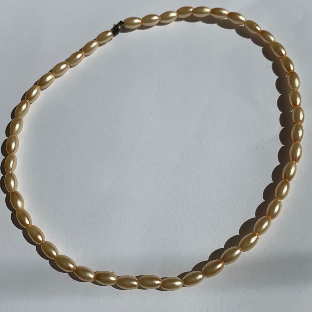 Pearl colored choker stretchy necklace